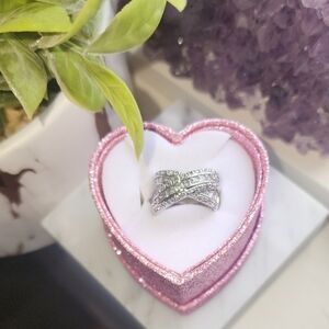 Elegant Silver and Green Women's Ring